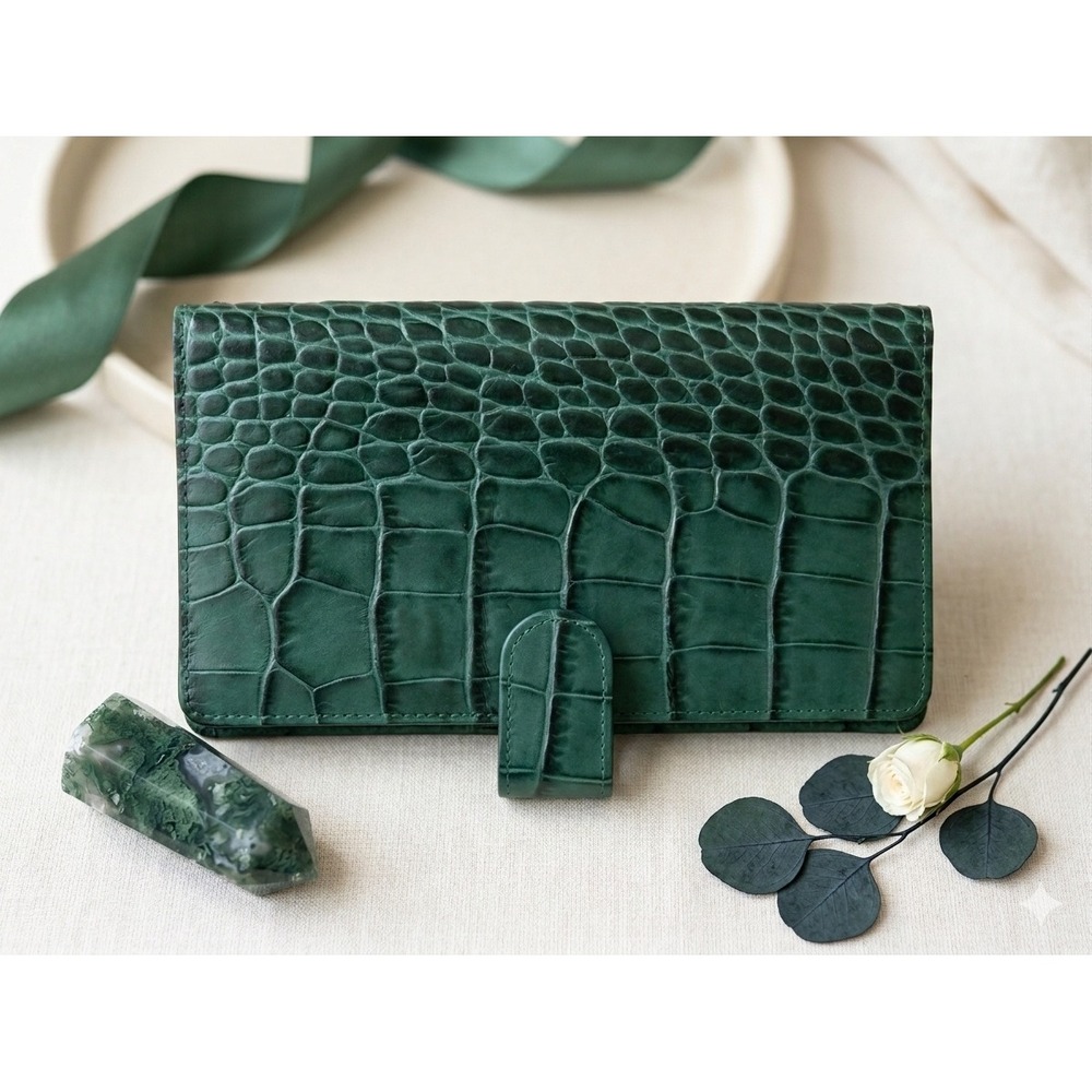 Van der Spek Green Crocodile Embossed Leather Traveler's cover Like New